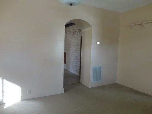 264 Lindsay St - Photo 3 of 11