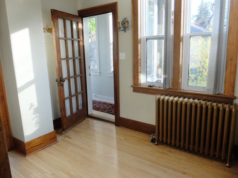 470 Sprague St - Photo 2 of 11