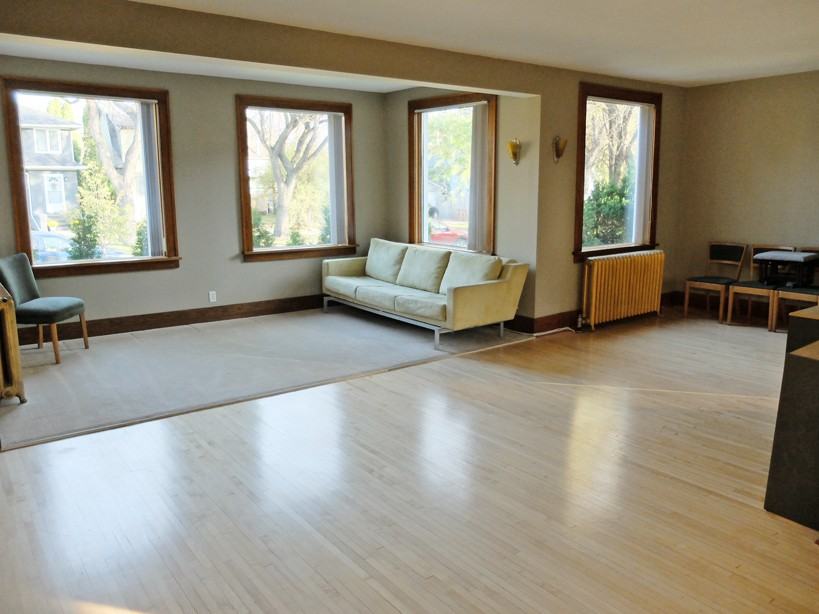 470 Sprague St - Photo 3 of 11