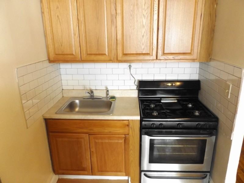 160 Vernon Ave #1 - Photo 2 of 4