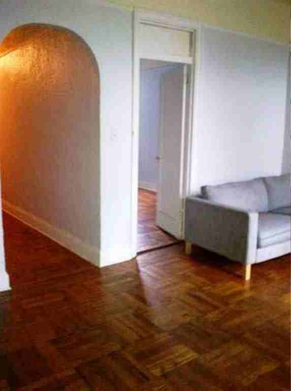 160 Vernon Ave #1 - Photo 3 of 4