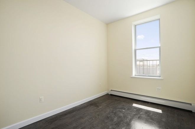 433 Jefferson Ave 2L - Photo 3 of 4