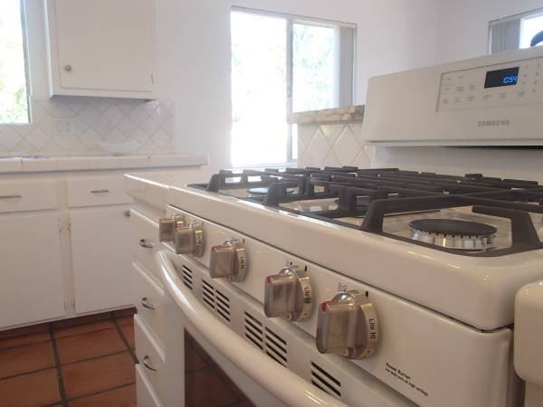 515 Champlain Ave - Photo 3 of 6