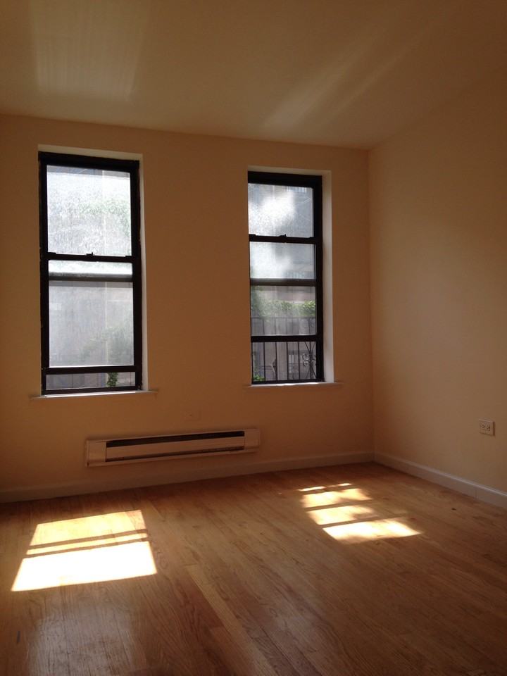 281 Mott St - Photo 2 of 3