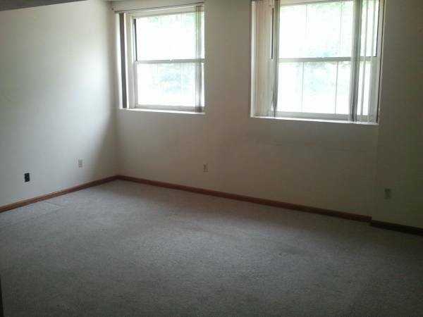 63 Illinois St #B5 - Photo 2 of 6