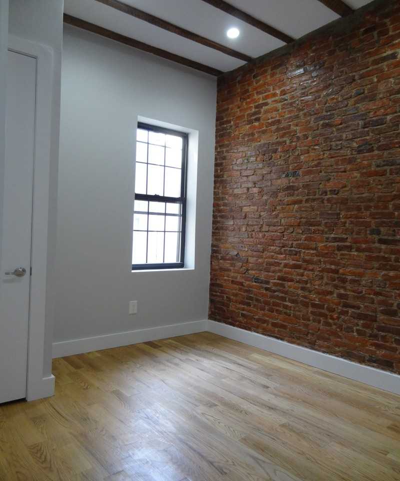 895 N Johns St - Photo 3 of 9