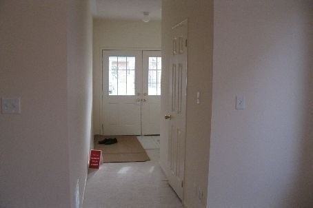 465 Mississauga Crescent - Photo 2 of 10