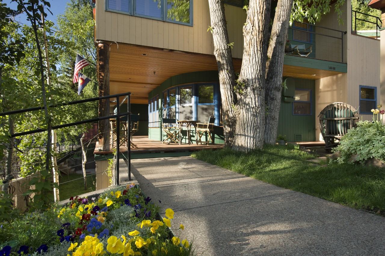 200 S Aspen St - Photo 2 of 19