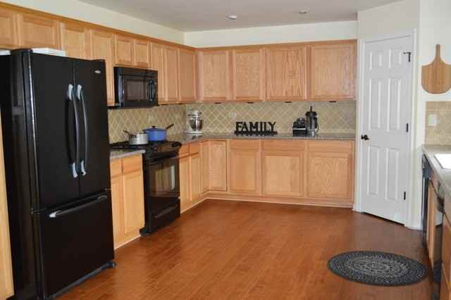 634 Oakwood St - Photo 2 of 14