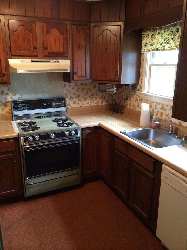 8708 Plymouth Rd - Photo 3 of 9