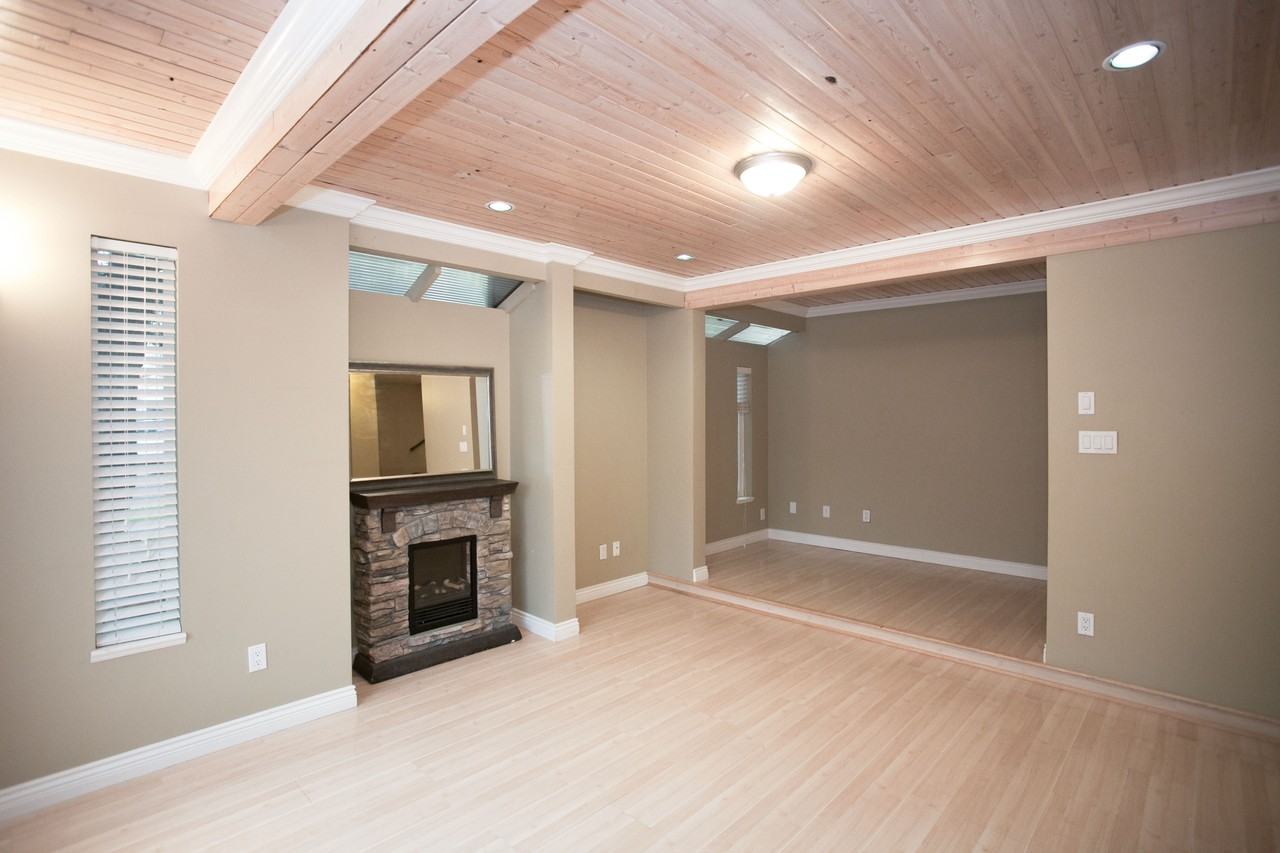 209 Davis Crescent - Photo 3 of 13