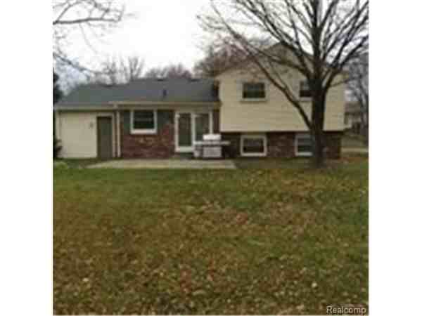 19219 Arlington Dr - Photo 2 of 5