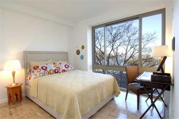 900 Main St - Photo 3 of 3