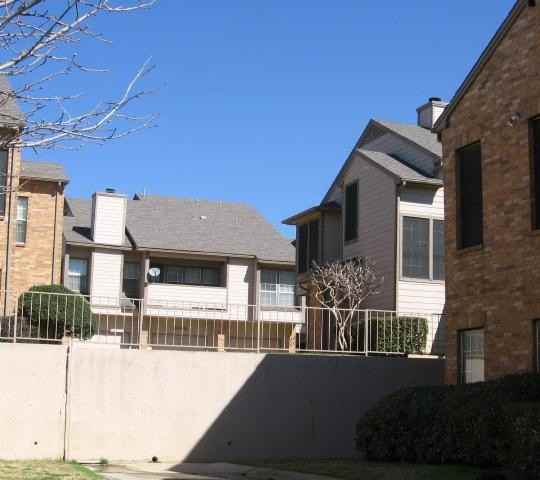 5065 Courtside Dr #16 - Photo 3 of 4