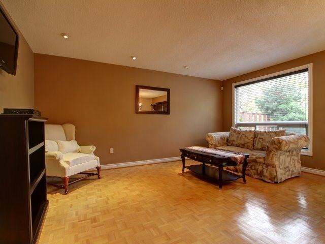 16 Andrea Ln - Photo 3 of 11