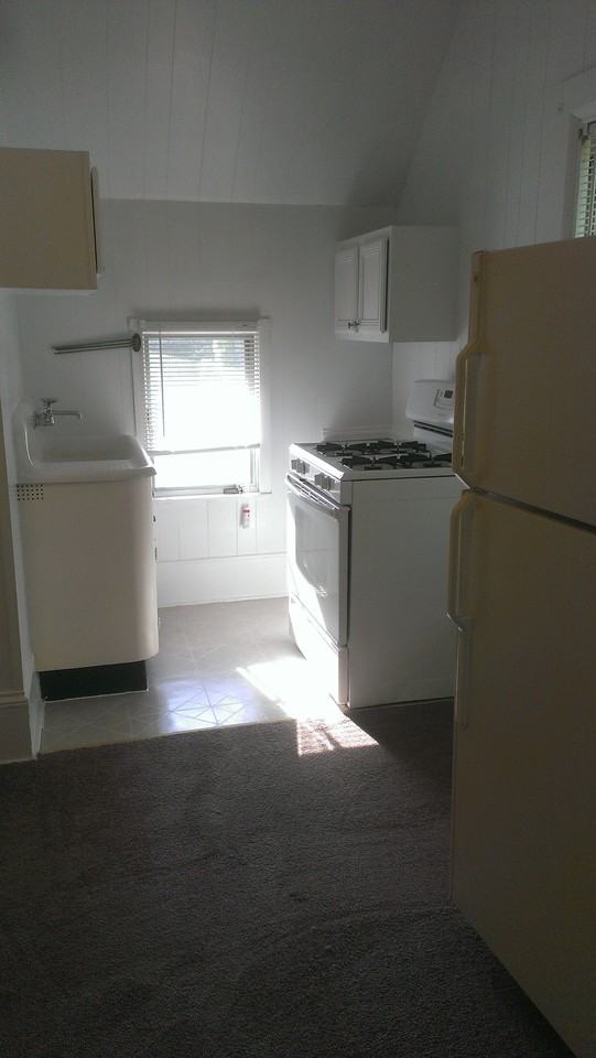 908 Jefferson Ave #4 - Photo 2 of 3