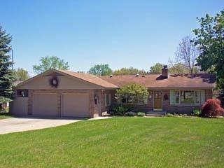 28265 Springbrook Dr - Photo 2 of 6