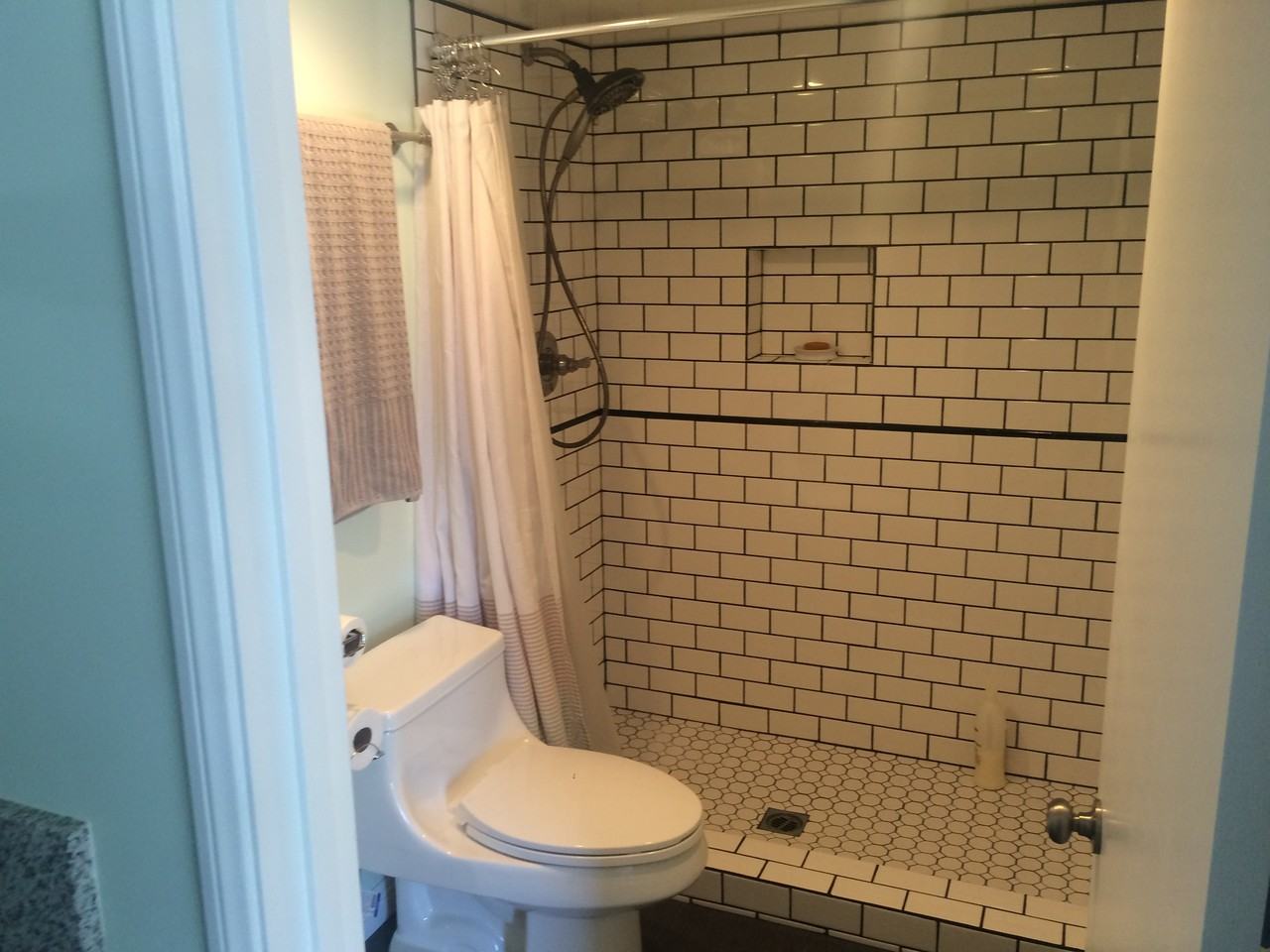 4501 Berenice Ave - Photo 3 of 5