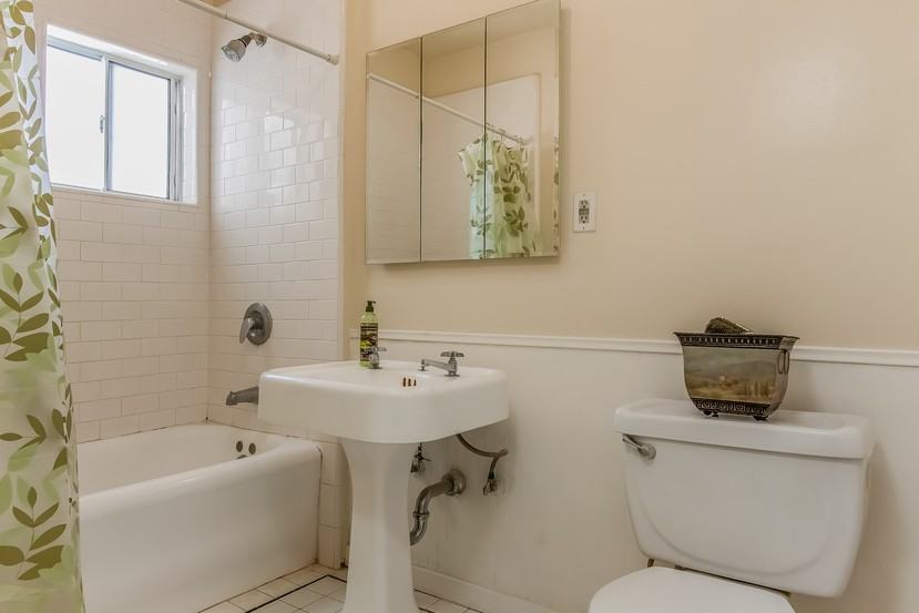 1173 S Tremaine Ave - Photo 3 of 3