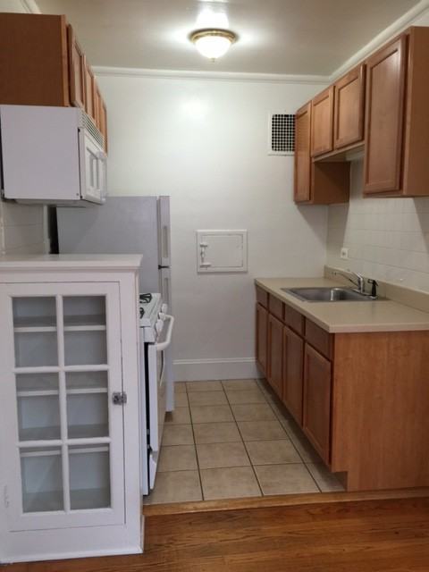 1301 W Argyle St #207