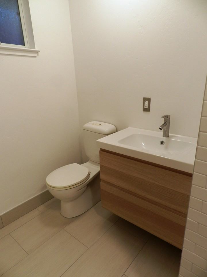 571 Hillcrest Way - Photo 2 of 8