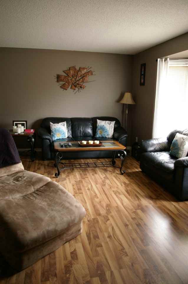 1503 9 Ave - Photo 2 of 3