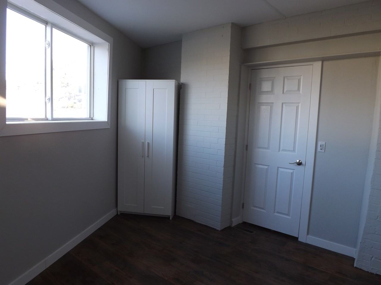 175 Barons Ave N #1 - Photo 2 of 8