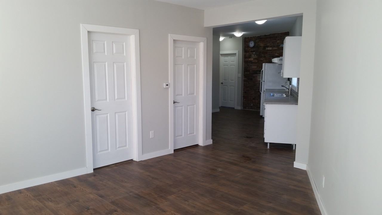 175 Barons Ave N #1 - Photo 3 of 8