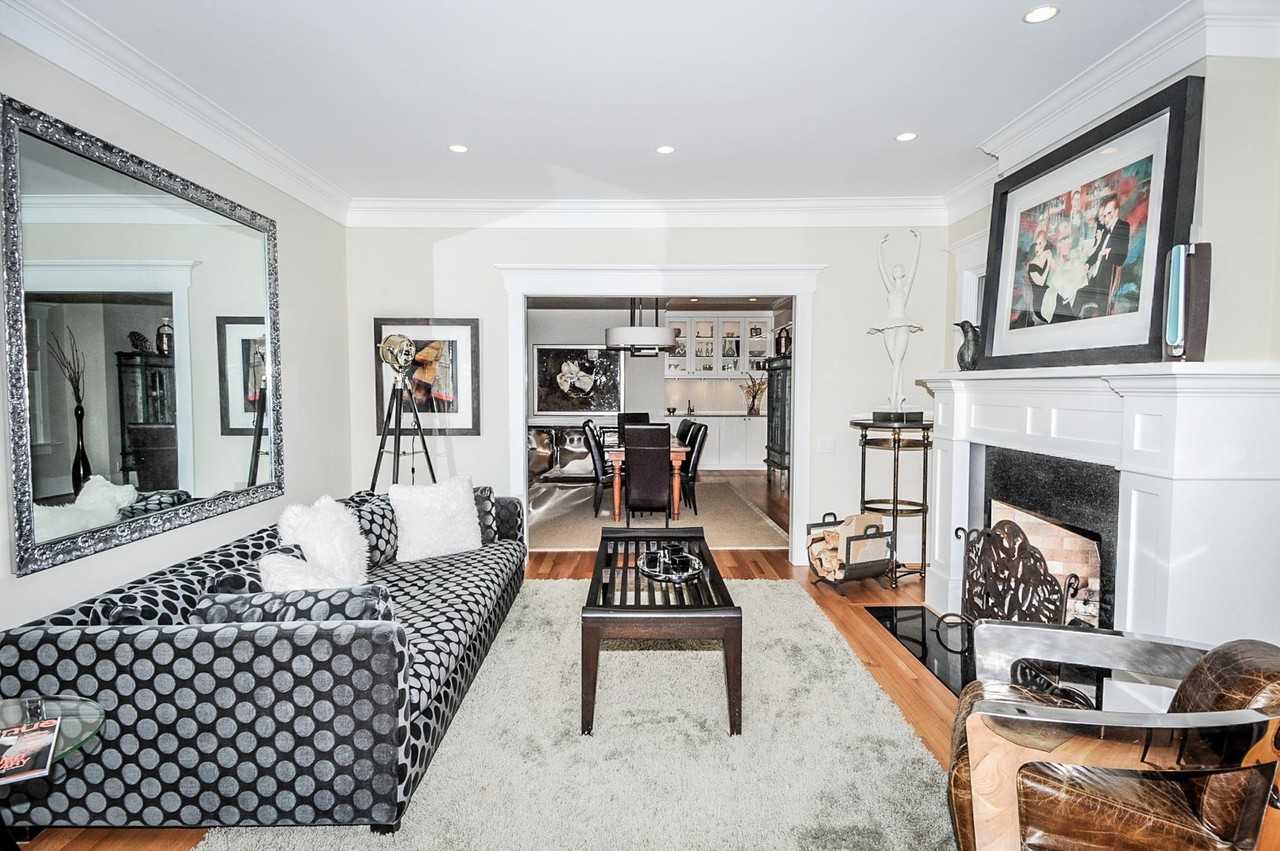 3028 2 St SW - Photo 3 of 20