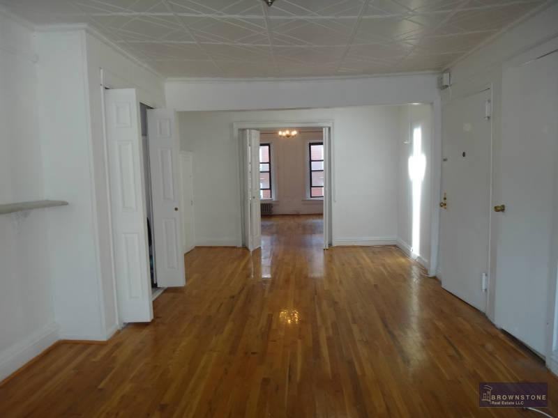 543 Henry St 3 - Photo 2 of 3