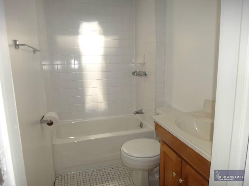 543 Henry St 3 - Photo 3 of 3