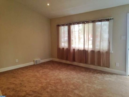 1065 Lakeshore Dr - Photo 3 of 10