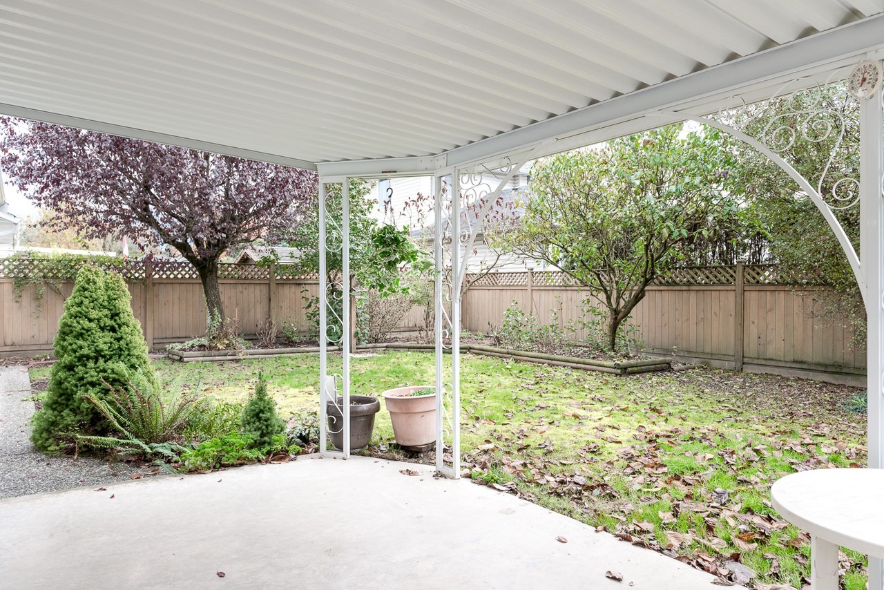 45428 Spruce Dr - Photo 2 of 13
