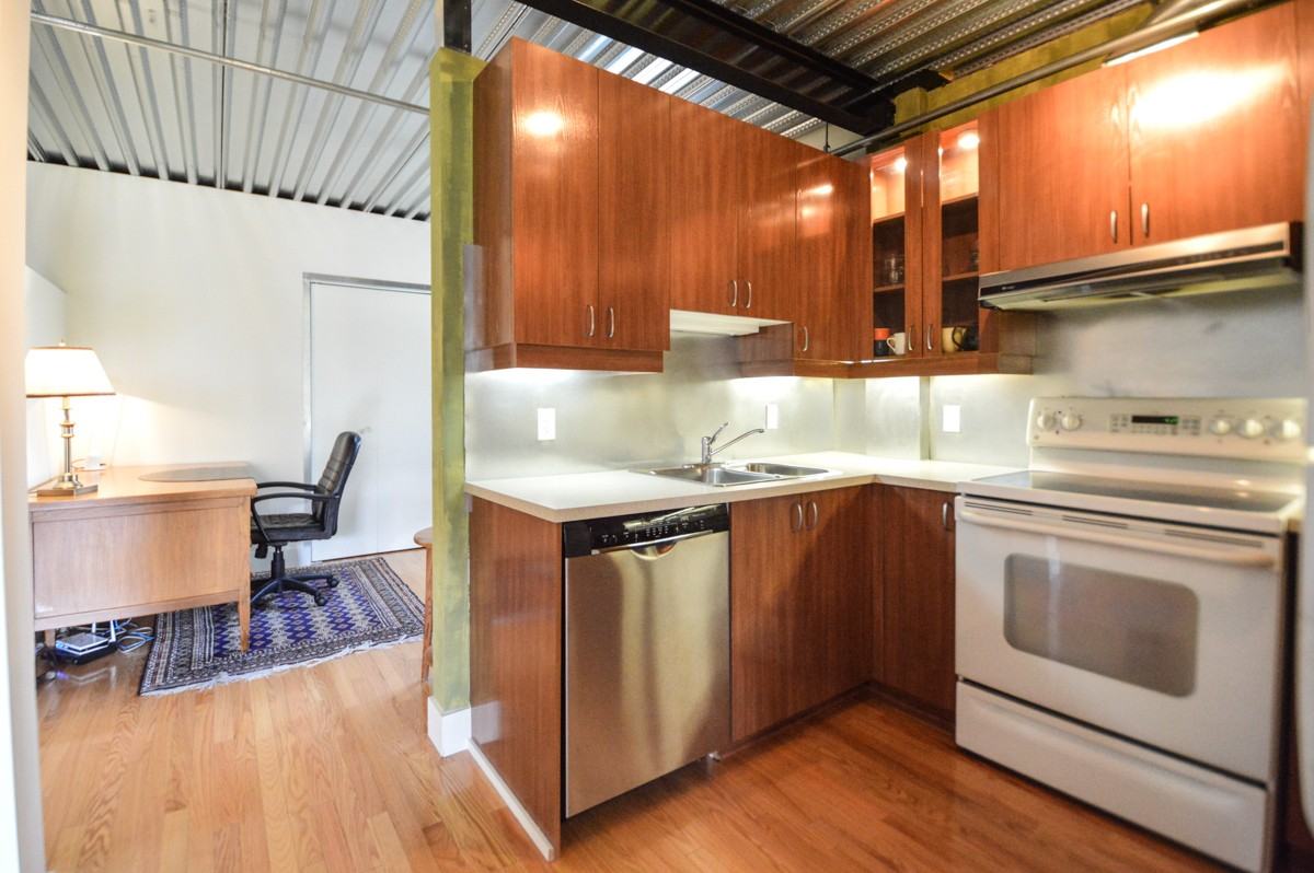 3282 Rue Ontario E #208 - Photo 3 of 12