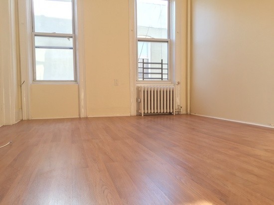 1070 Seneca Ave #2L - Photo 3 of 4