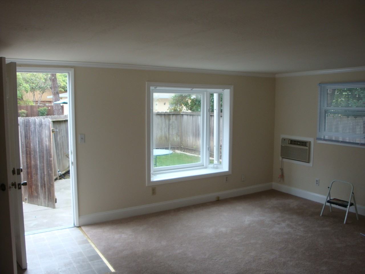 1125 Lindell Dr - Photo 3 of 10