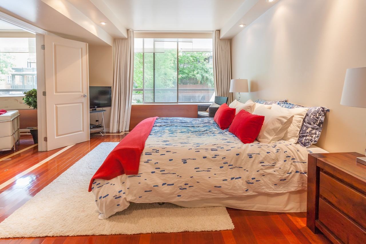 1545 Avenue du DocteurPenfield 302, Montréal, QC H3G 1C7 1 Bedroom