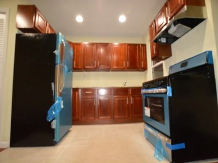 109 Shepherd Ave - Photo 3 of 10