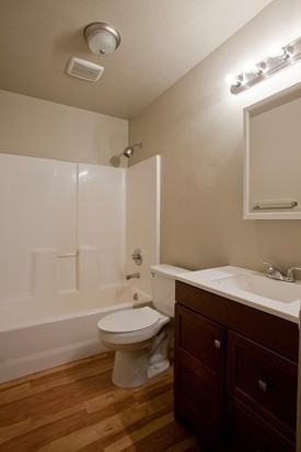 925 Lincolnwood Dr - Photo 3 of 10