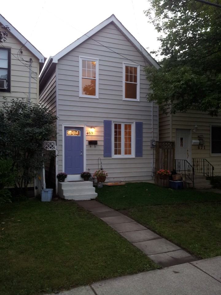 469 Hughson St N - Photo 3 of 11