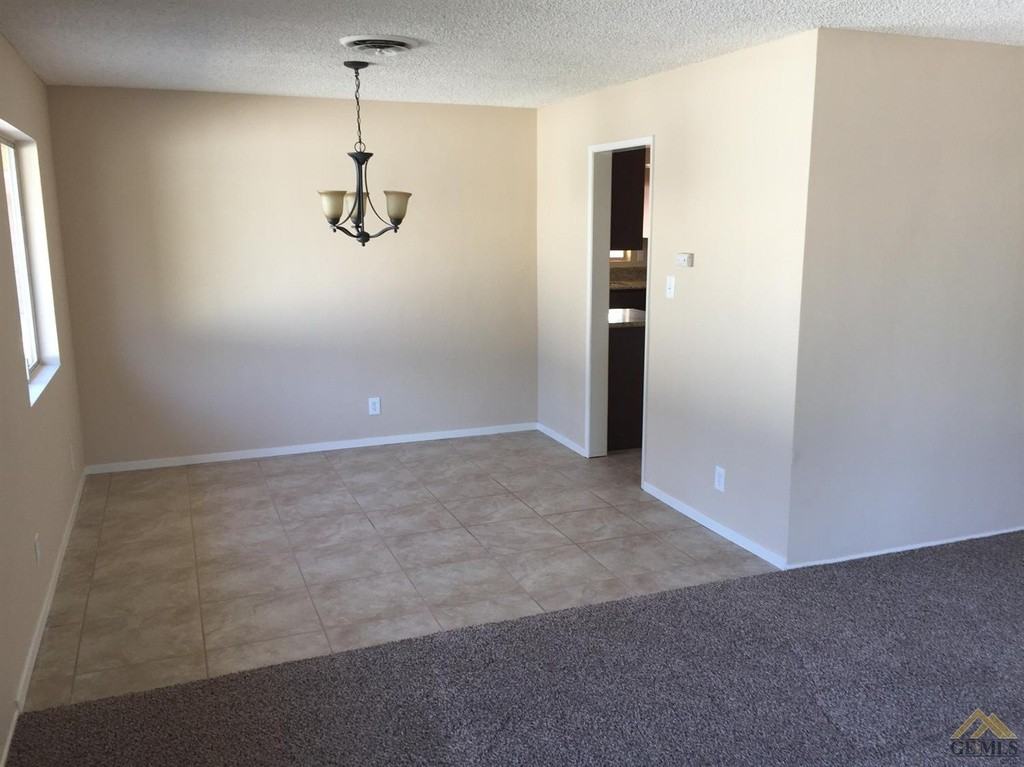 1020 Loch Lomond Dr - Photo 3 of 4