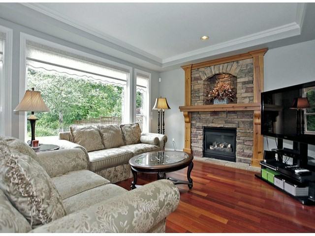 2655 139a St - Photo 3 of 8