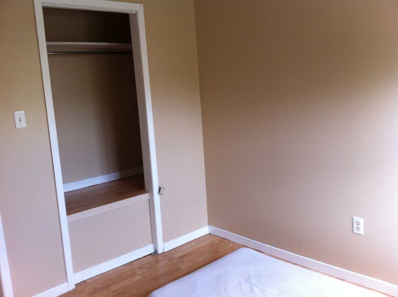 8 Hutchinson Ct - Photo 3 of 3