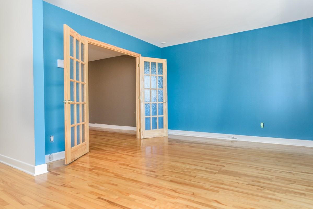 5698 Avenue d'Orléans - Photo 2 of 10