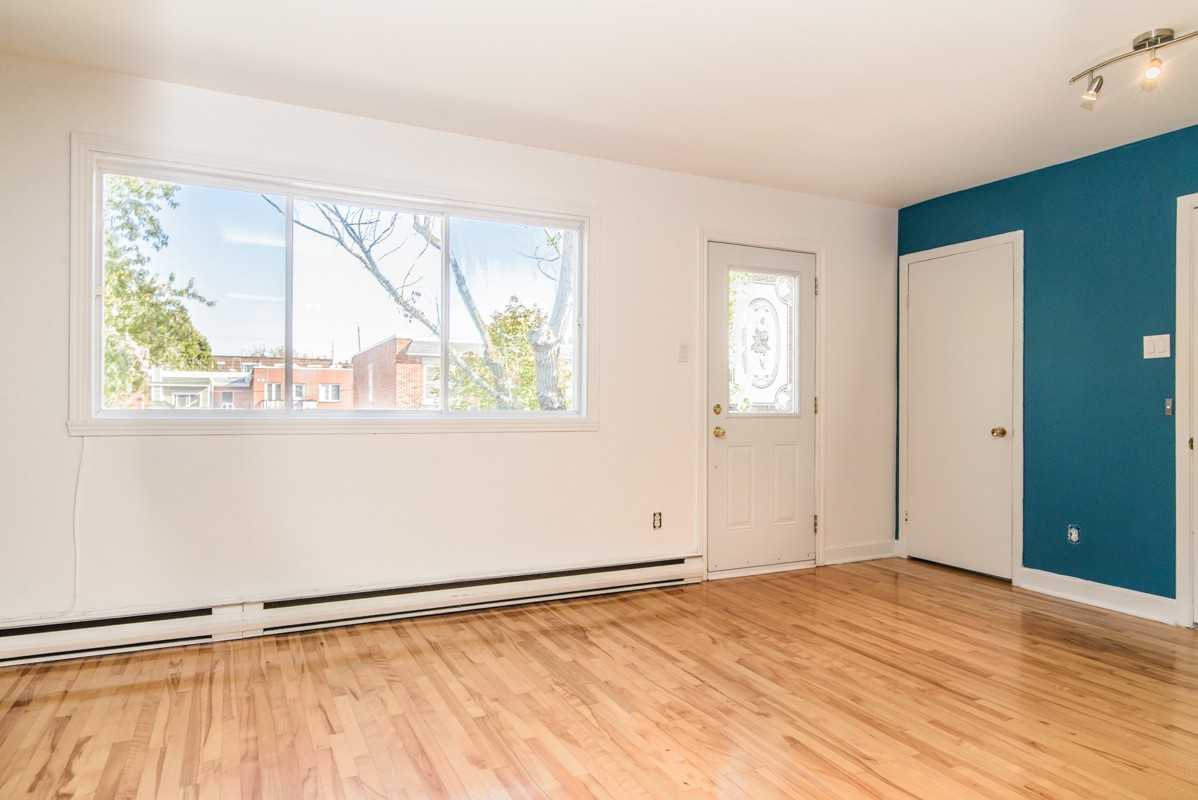 5698 Avenue d'Orléans - Photo 3 of 10