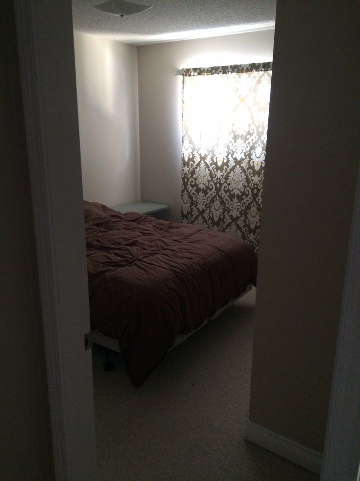 9311 187 St NW - Photo 3 of 4