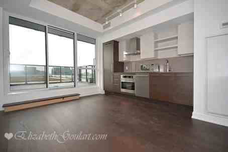 1030 King St W - Photo 2 of 11