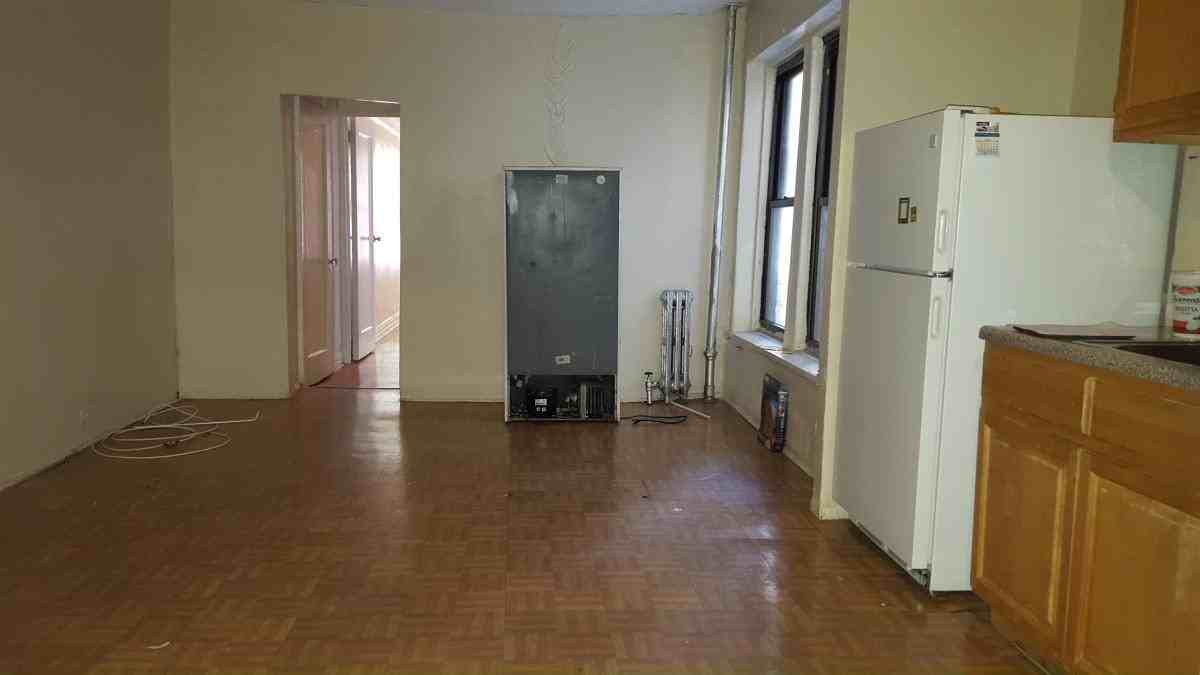 1065 Nelson Ave - Photo 3 of 3