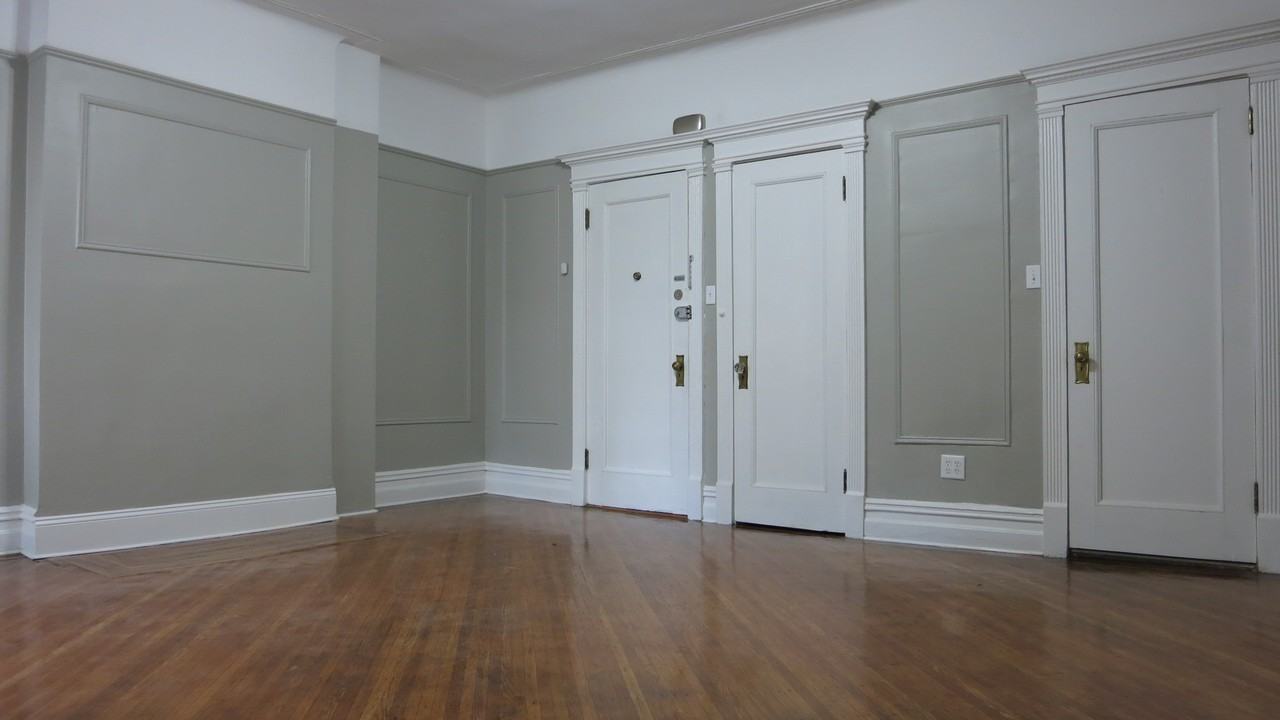 37 St Pauls Ave - Photo 3 of 7