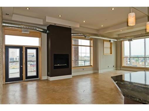 73 24 St E - Photo 2 of 5